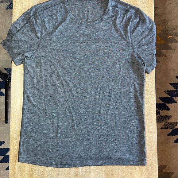 Lululemon performance tee - Picture 1 of 8